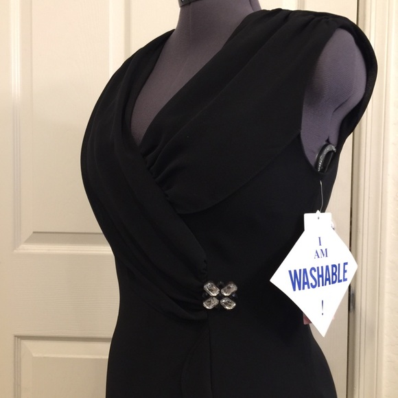 NWT ❤️”THE” black💗dress!! Gorgeous dress, it’s new with tags - Picture 11 of 16